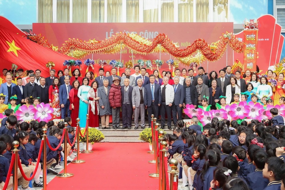 Trường Tiểu học Đoàn Thị Điểm - Hà Nội đón nhận danh hiệu Anh hùng Lao động