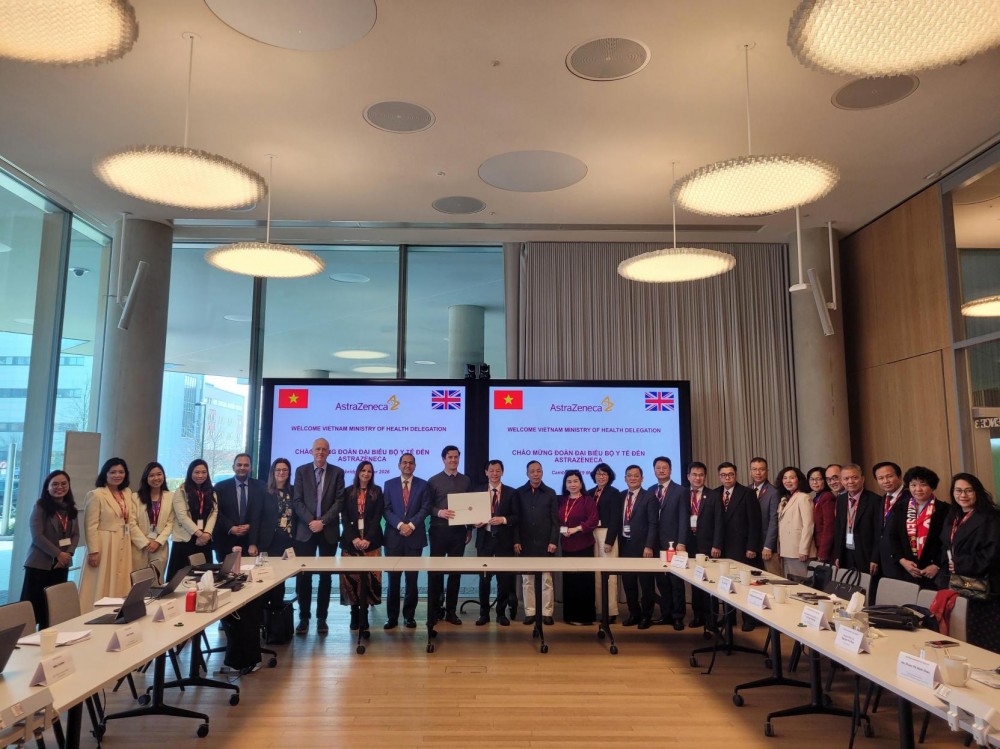 Đoàn Bộ Y tế Việt Nam thăm Trung tâm Nghiên cứu và Phát triển của AstraZeneca tại Cambridge