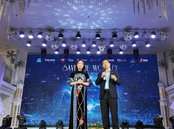 'Save The World': Khi nghệ thuật kết nối những trái tim
