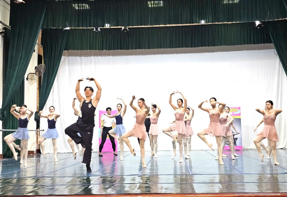 Nghệ sĩ ballet Hàn Quốc Yoon Byeol giao lưu nghệ thuật múa ballet cùng học viên Học viện Múa Việt Nam