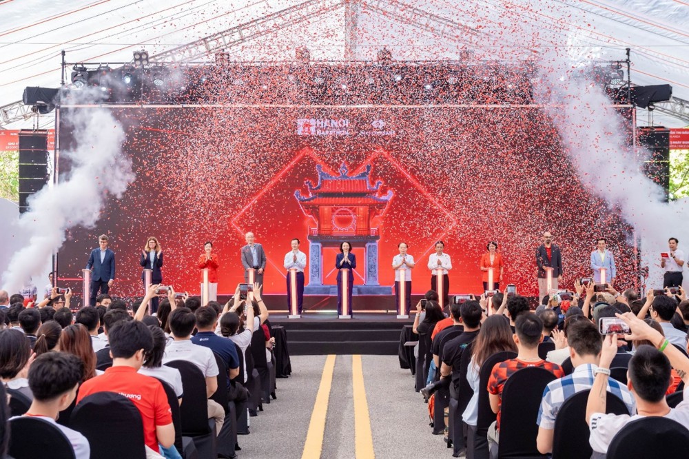 Khai mạc Giải Marathon Quốc tế Hà Nội Techcombank Mùa thứ 5