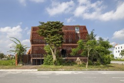 Nhà Tổ Ngói / H.P Architects