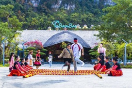 Văn hóa bản địa tạo nên sức hút bền vững cho Khu du lịch Mộc Châu Island 