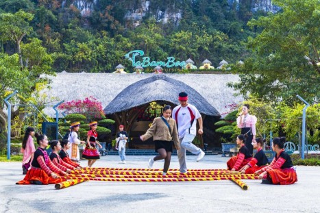 Văn hóa bản địa tạo nên sức hút bền vững cho Khu du lịch Mộc Châu Island 