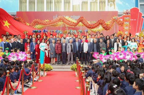 Trường Tiểu học Đoàn Thị Điểm - Hà Nội đón nhận danh hiệu Anh hùng Lao động