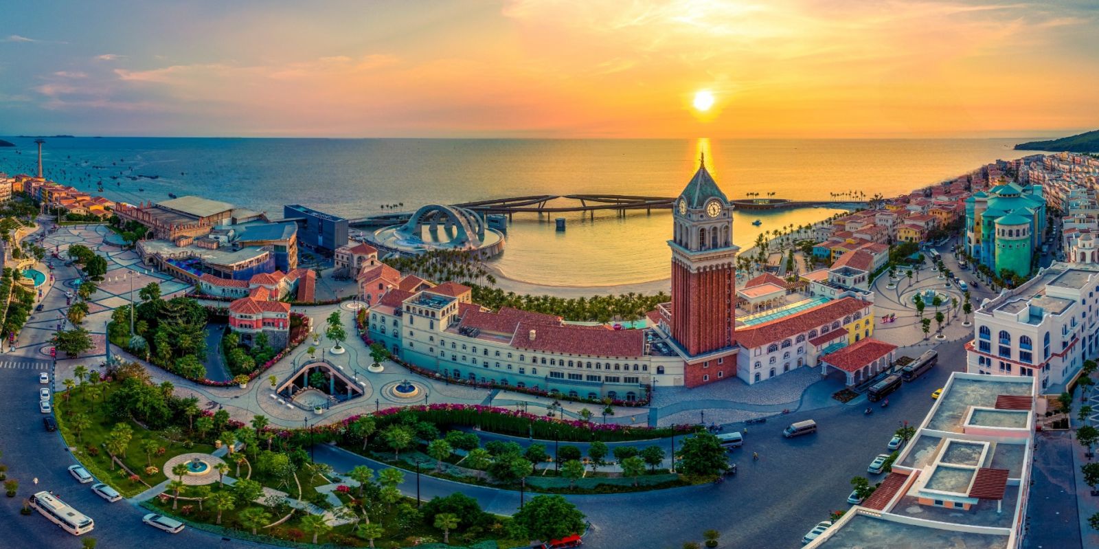 Báo Mỹ ngạc nhiên: Chỉ vài km ở Phú Quốc có thể “đi qua” cả thế giới kiến trúc