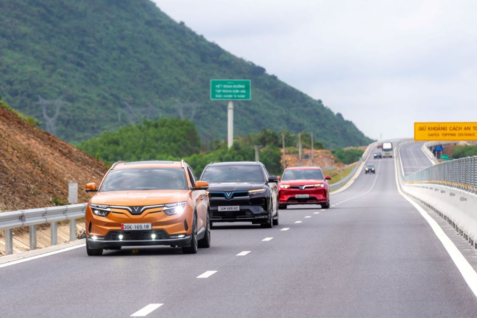 “Nghịch lý” khi lái VinFast VF 8: “Càng chạy càng có giá”, an toàn vượt tầm, chi phí tối ưu