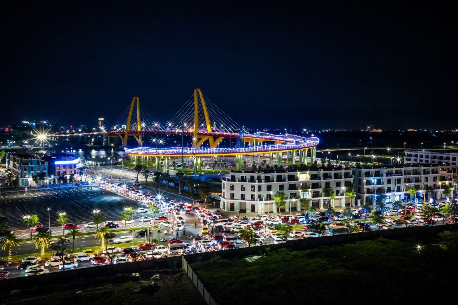 Vinhomes Royal Island: Phố đảo càng đông, nhà phố càng “bật giá”