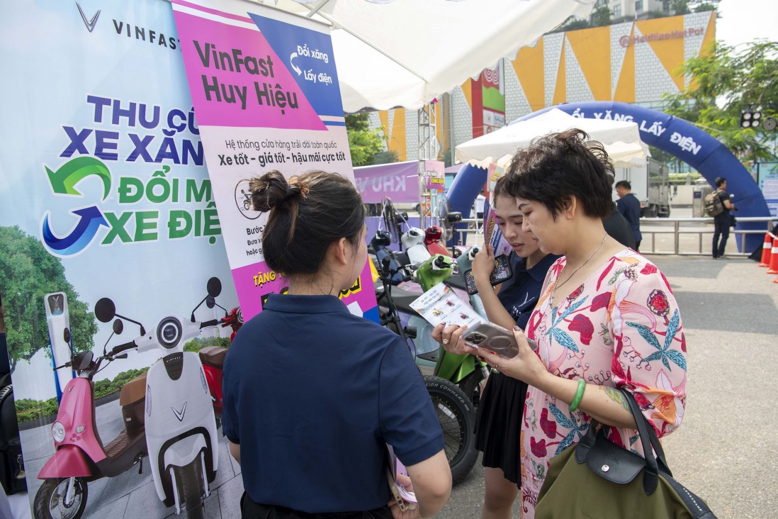 VinFast ‘được lợi’ thế nào từ chính sách chuyển đổi xanh của Hà Nội?