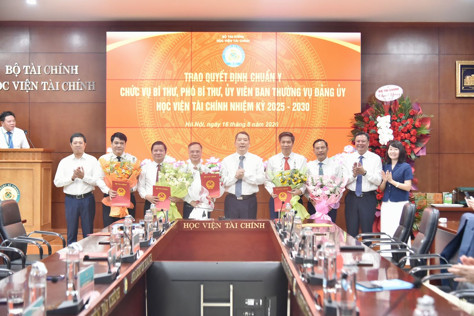 Bổ nhiệm Giám đốc và 4 Phó Giám đốc Học viện Tài chính