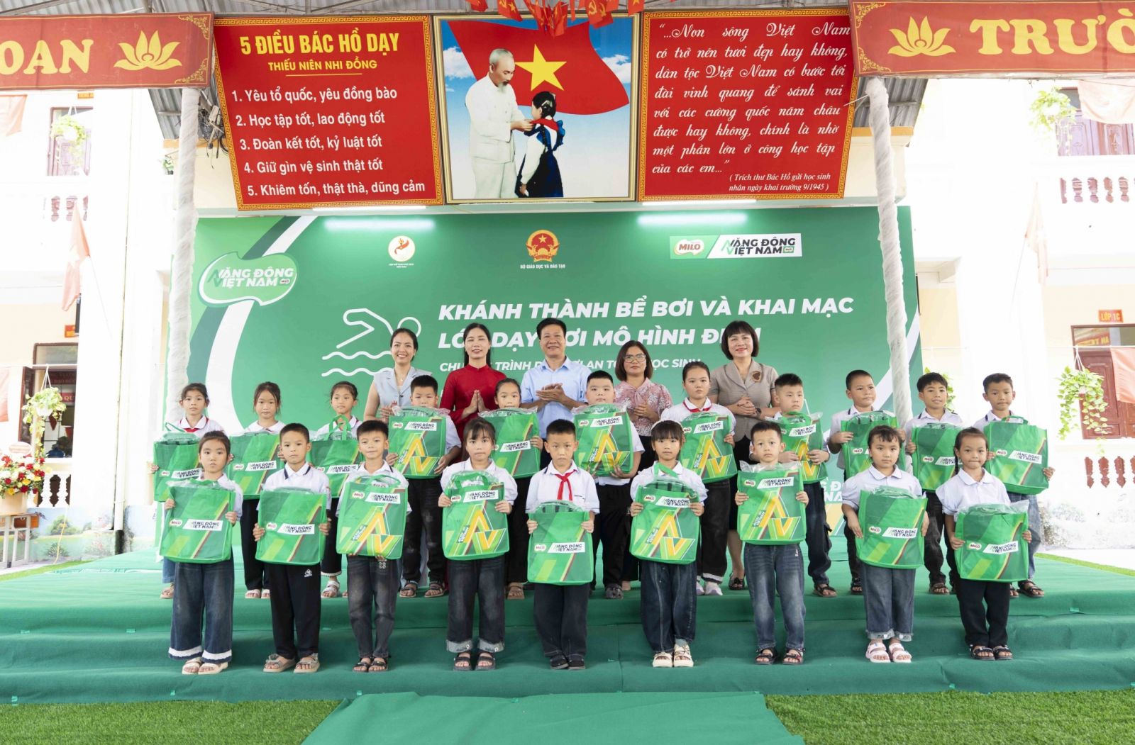 Nestlé Việt Nam đồng hành cùng Bộ Giáo dục và Đào tạo trao bể bơi và lớp dạy bơi mô hình điểm tặng học sinh tại tỉnh Bắc Ninh