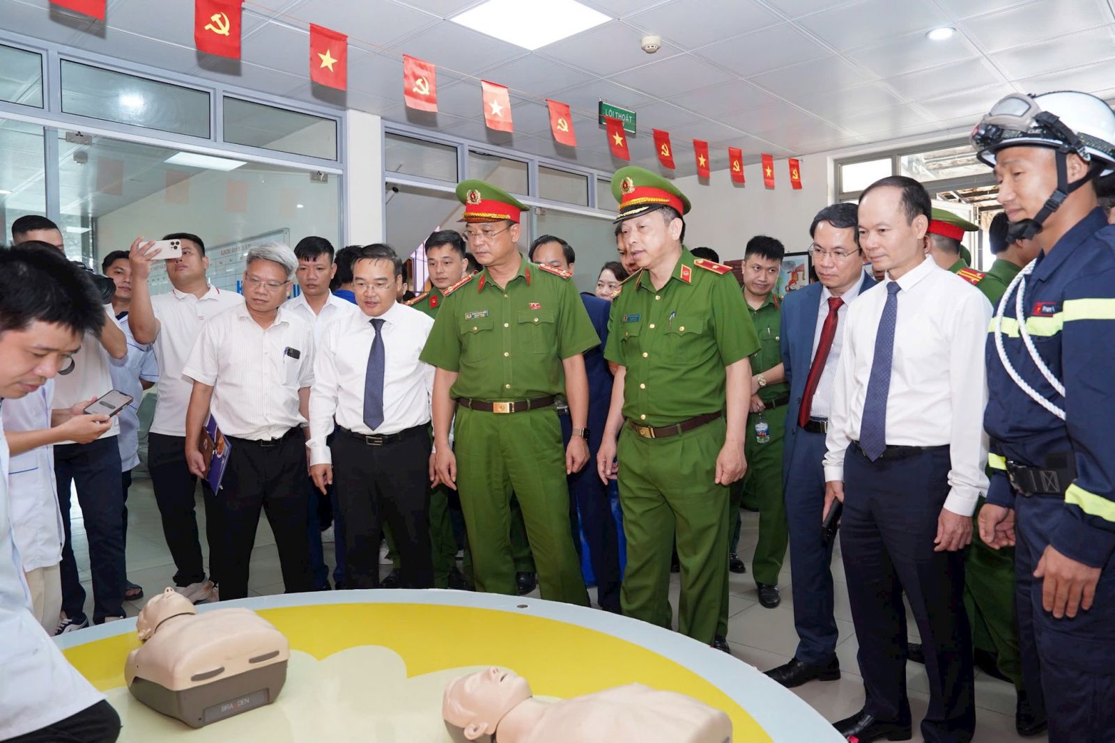 Phường Việt Hưng (Hà Nội) ra mắt Trung tâm học tập cộng đồng về PCCC và CNCH 