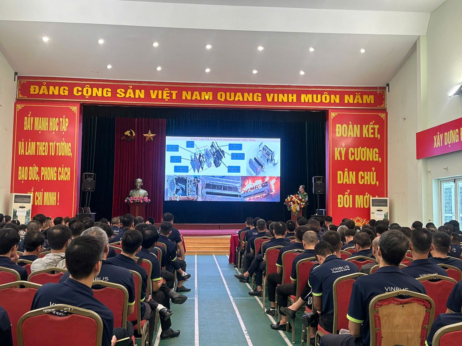 Tập huấn nghiệp vụ PCCC&CNCH cho cán bộ, nhân viên Công ty TNHH Dịch vụ Vận tải Sinh thái VinBus