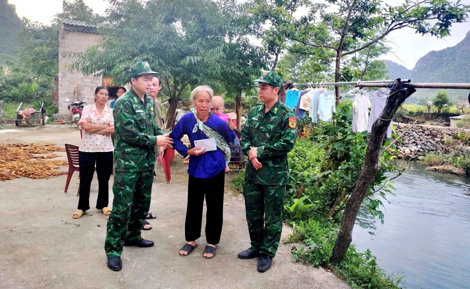 Đồn Biên phòng Ngọc Côn kịp thời cứu hộ công dân gặp nạn trên sông Quây Sơn