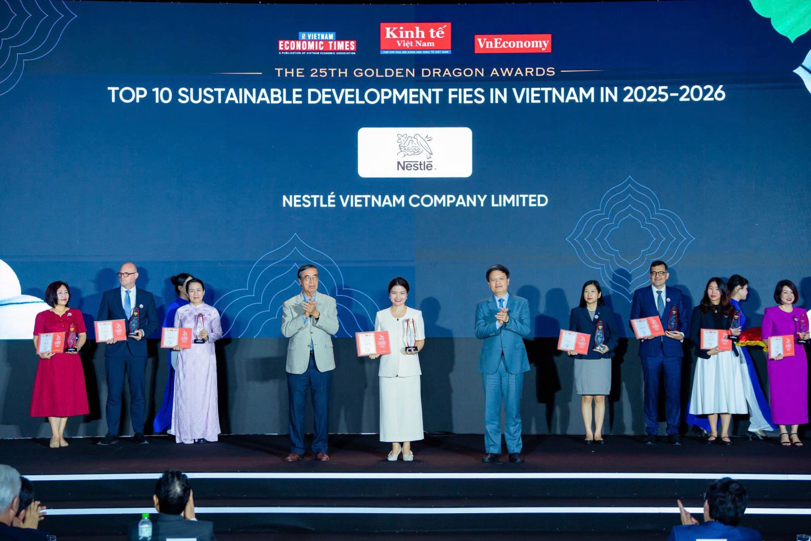 Nestlé Việt Nam được vinh danh tại Giải thưởng Rồng Vàng lần thứ 25 về phát triển chuỗi giá trị nông nghiệp bền vững