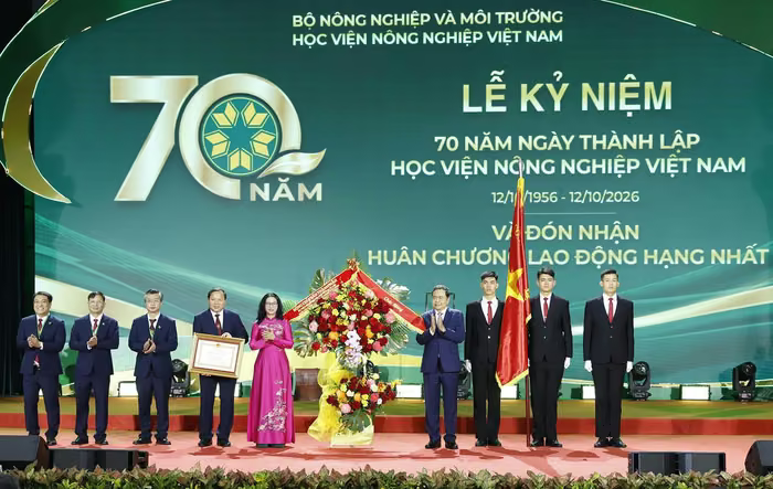 Học viện Nông nghiệp Việt Nam đón Huân chương Lao động hạng Nhất, hướng tới top 100 đại học châu Á