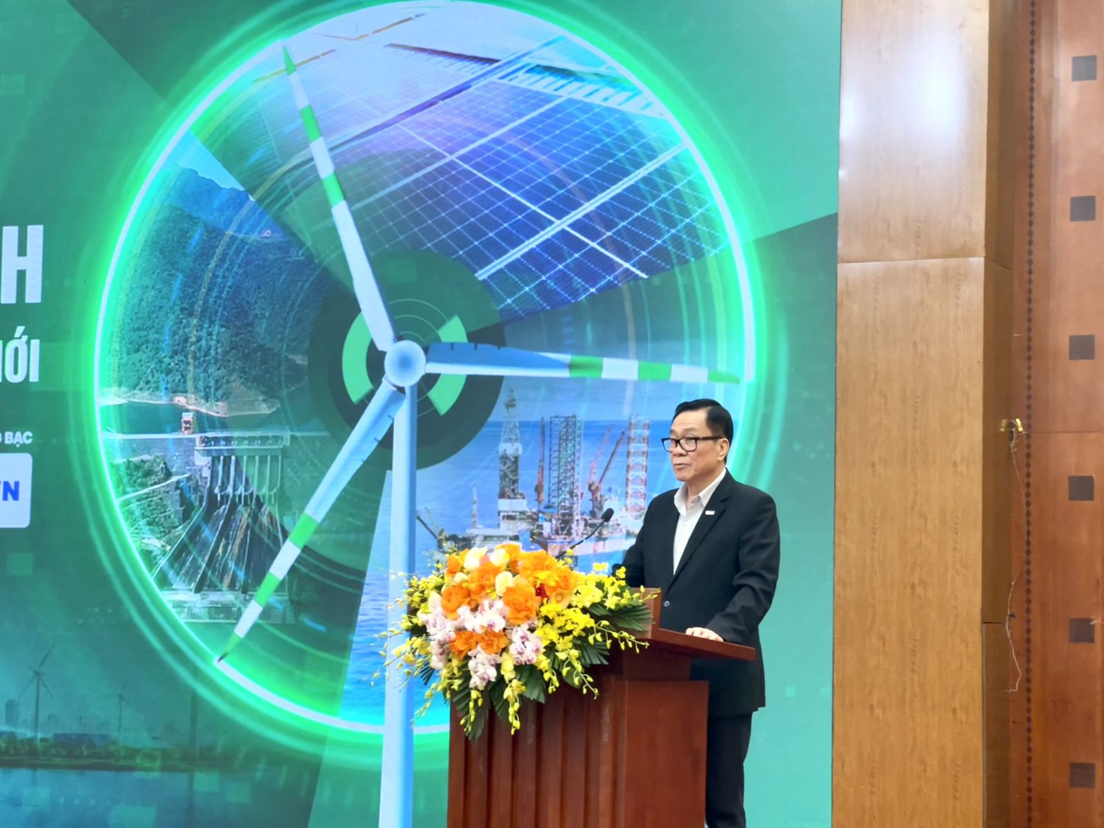 Bài toán năng lượng sạch trong bối cảnh nhu cầu điện tăng cao