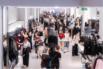 2,3 triệu lượt khách “phá đảo” Vincom Black Friday 2025, tạo cú bùng nổ cho mùa lễ hội cuối năm