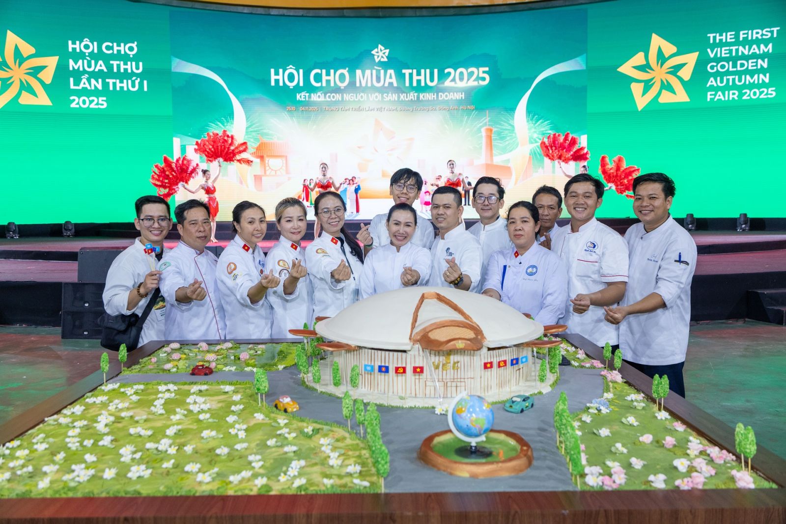 Biển người đổ về Hội chợ Mùa thu 2025 trước khi cơ hội mua sắm tốt nhất năm khép lại vào ngày 4/11