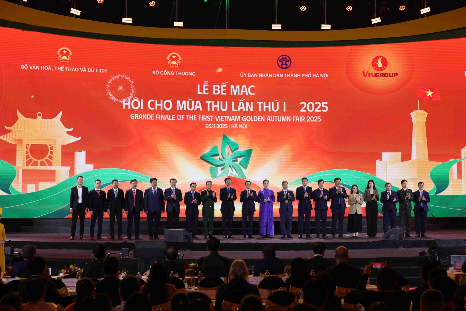 Bế mạc Hội chợ Mùa Thu lần thứ nhất - 2025: 400 tỷ đồng lan tỏa tinh thần sẻ chia và nhân ái Việt 