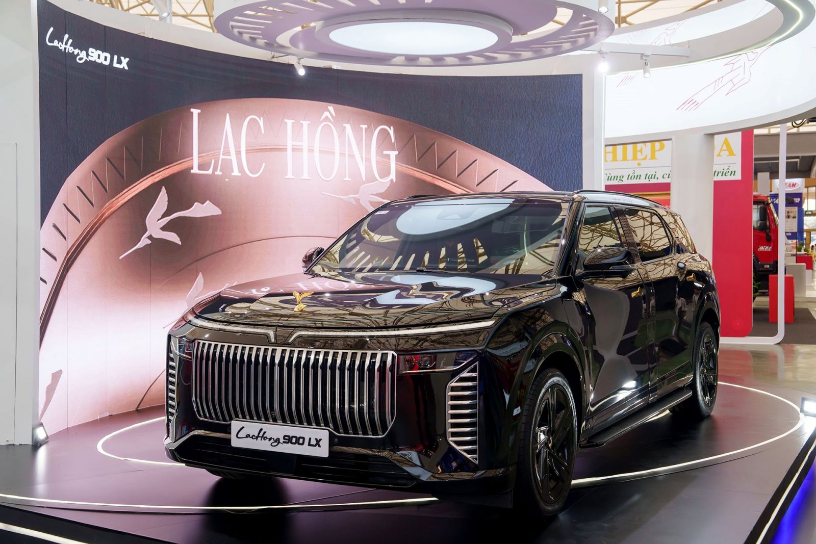 Hé lộ quá trình biến Lạc Hồng 900 LX thành SUV điện chống đạn đẳng cấp thế giới