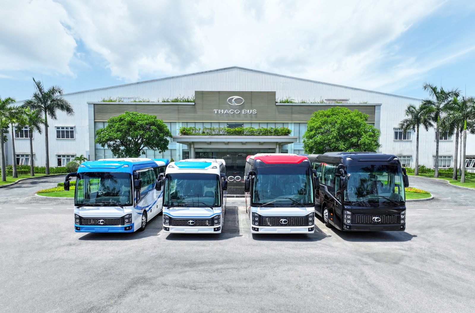 THACO Cruiser - Lựa chọn mới trong dòng xe bus ghế ngồi cao cấp