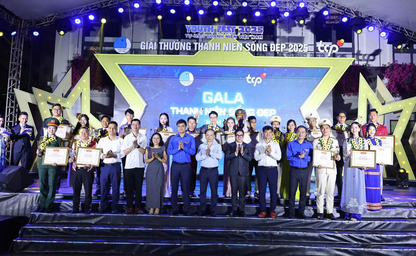 Gala “Thanh niên sống đẹp” năm 2025: Tôn vinh 20 gương mặt trẻ tiêu biểu, lan tỏa năng lượng tích cực trong cộng đồng