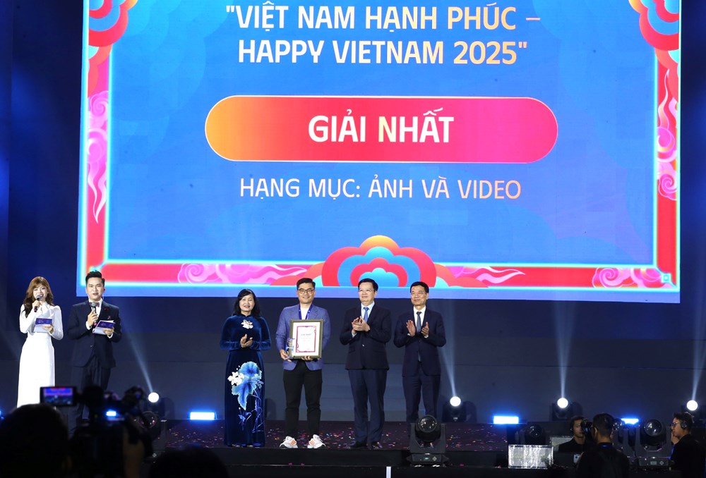 Lễ trao Giải thưởng truyền thông về quyền con người “Việt Nam hạnh phúc – Happy Vietnam 2025”: Tôn vinh những khoảnh khắc về một đất nước thanh bình, nhân văn và giàu bản sắc