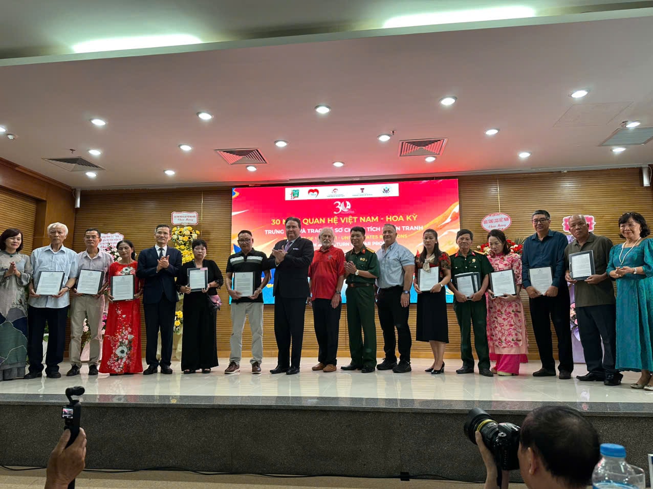 Trưng bày tài liệu “30 năm quan hệ ngoại giao Việt Nam - Hoa Kỳ”
