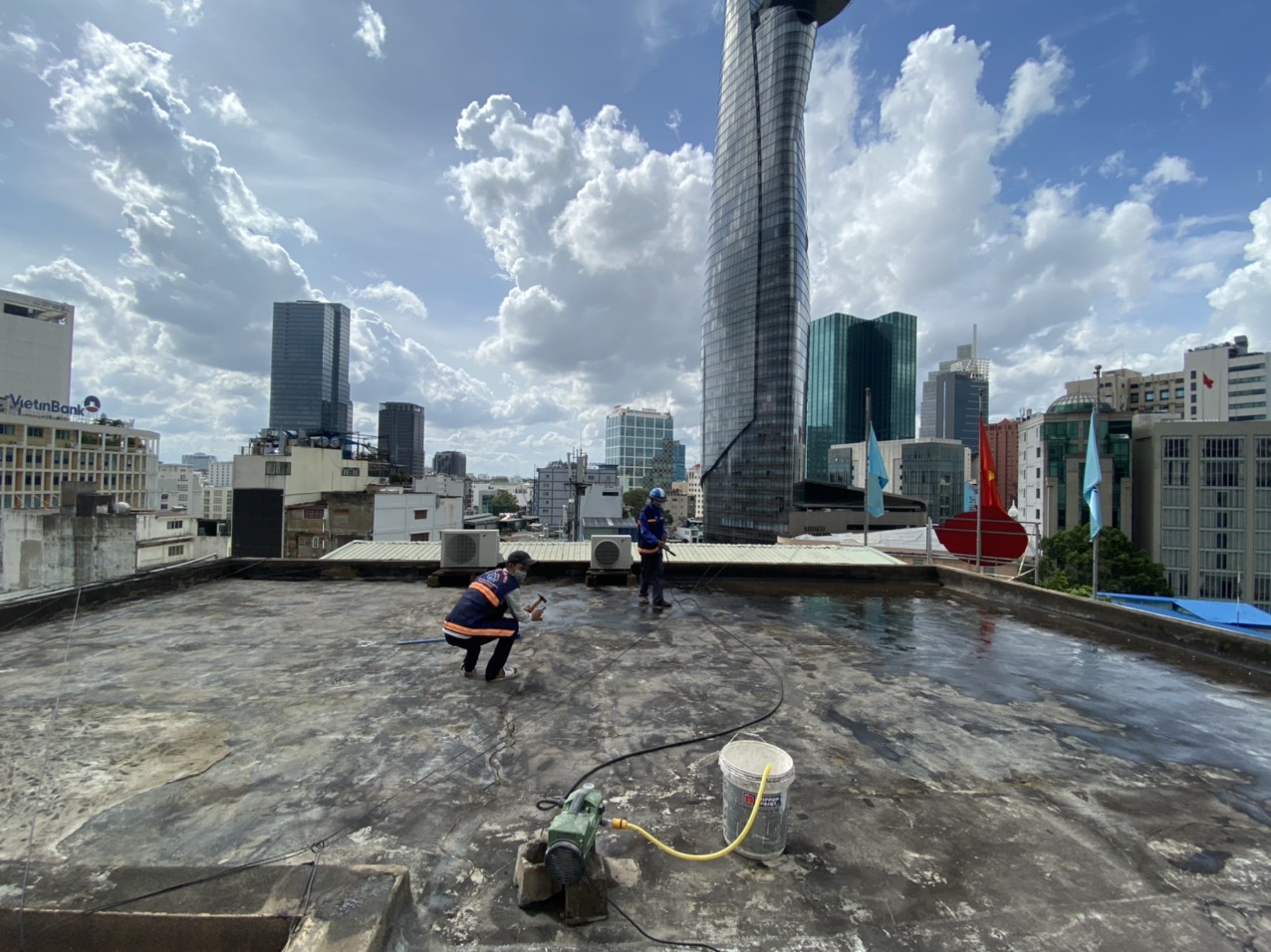 Kiến trúc sư gợi ý phương án chống ngấm nước mưa tại ban công, sân thượng