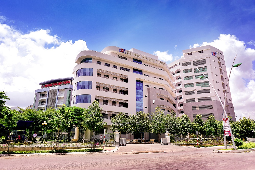 Đánh giá hiệu quả của kết cấu che nắng hiện trạng trong kiến trúc trường học bằng phần mềm mô phỏng