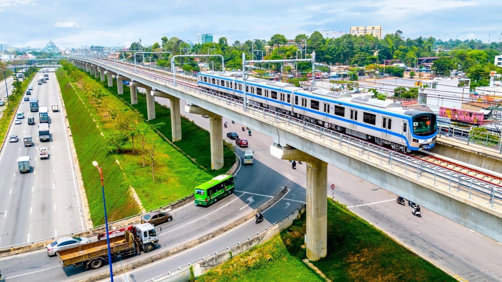 Quy hoạch và phát triển hạ tầng giao thông tĩnh hướng tới  sử dụng phương tiện năng lượng sạch