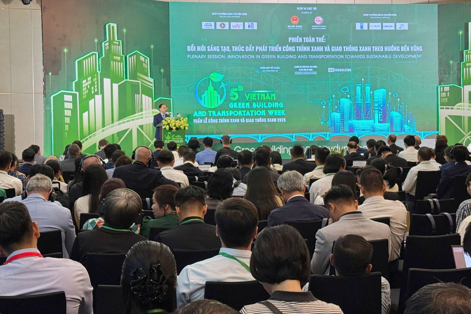 Khai mạc Phiên toàn thể Tuần lễ Công trình xanh và Giao thông xanh Việt Nam 2025