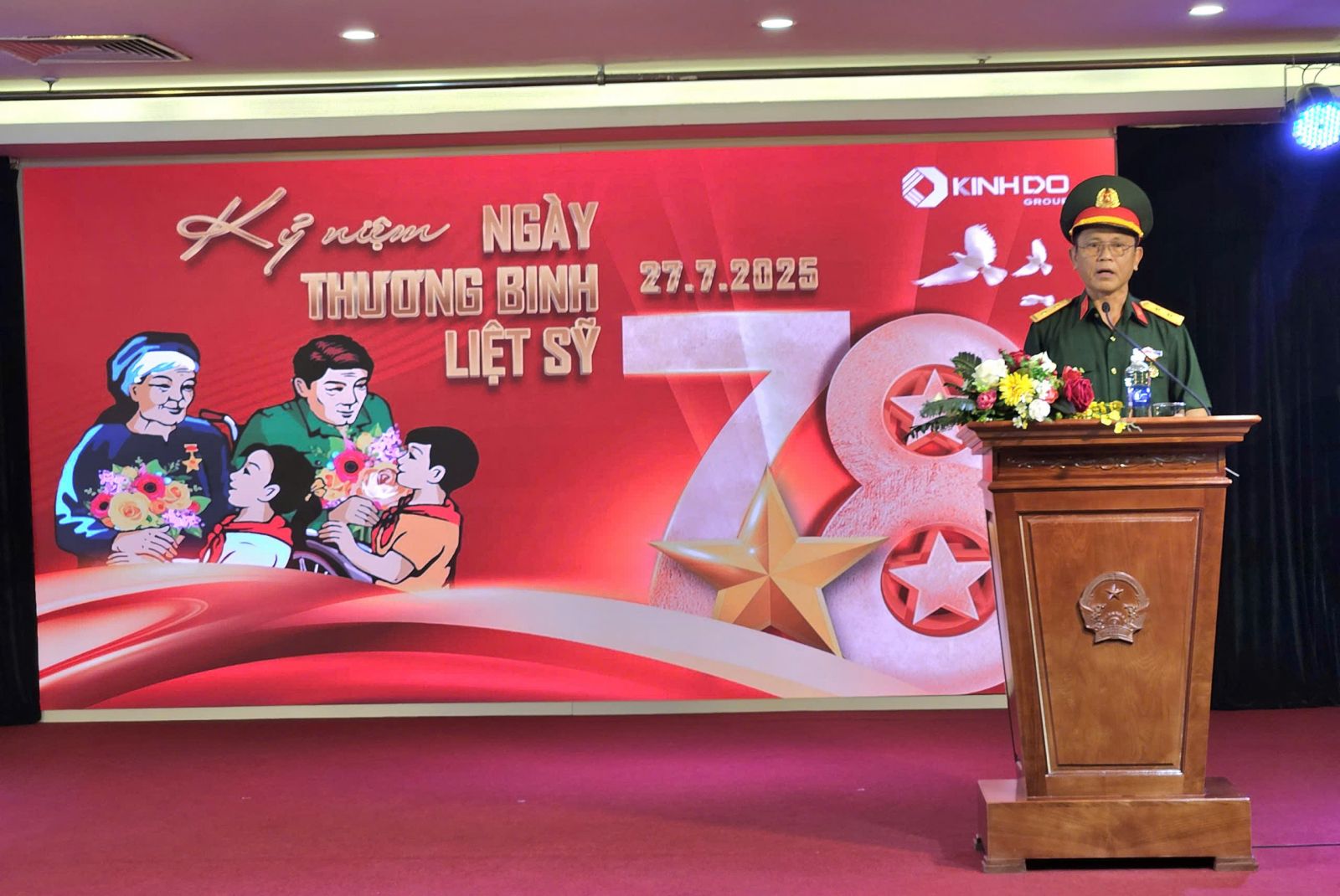 Ông Lê Văn Hùng – Phó Tổng Giám đốc Tập đoàn Đầu tư Kinh Đô phát biểu khai mạc buổi lễ.