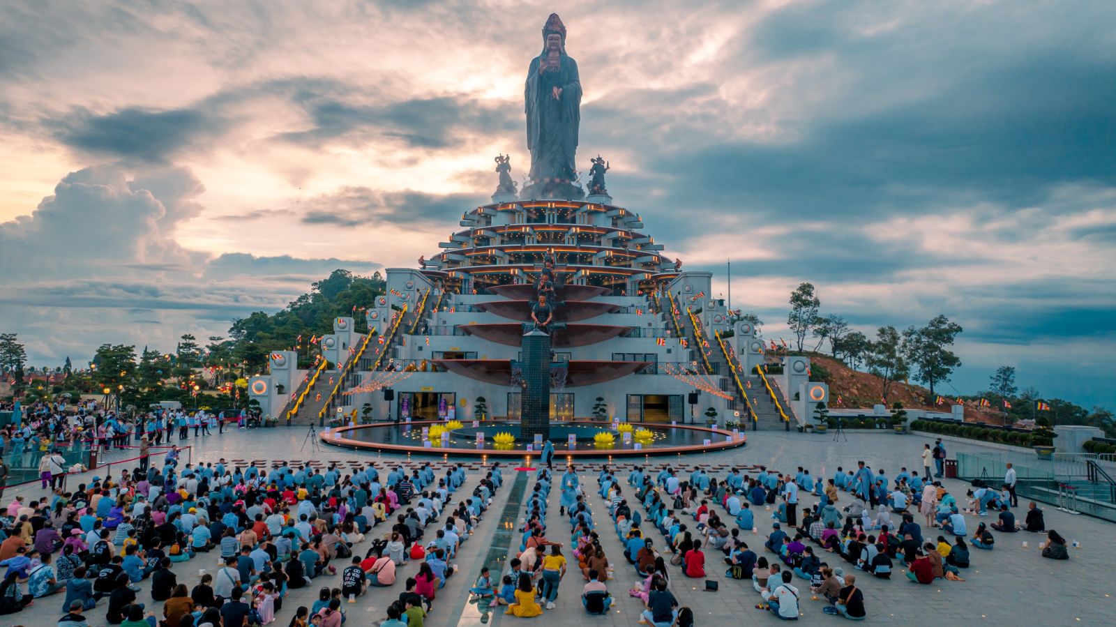 Mùa Vu Lan báo hiếu, hàng nghìn Phật tử hành hương về Núi Bà Đen cầu bình an tới đấng sinh thành