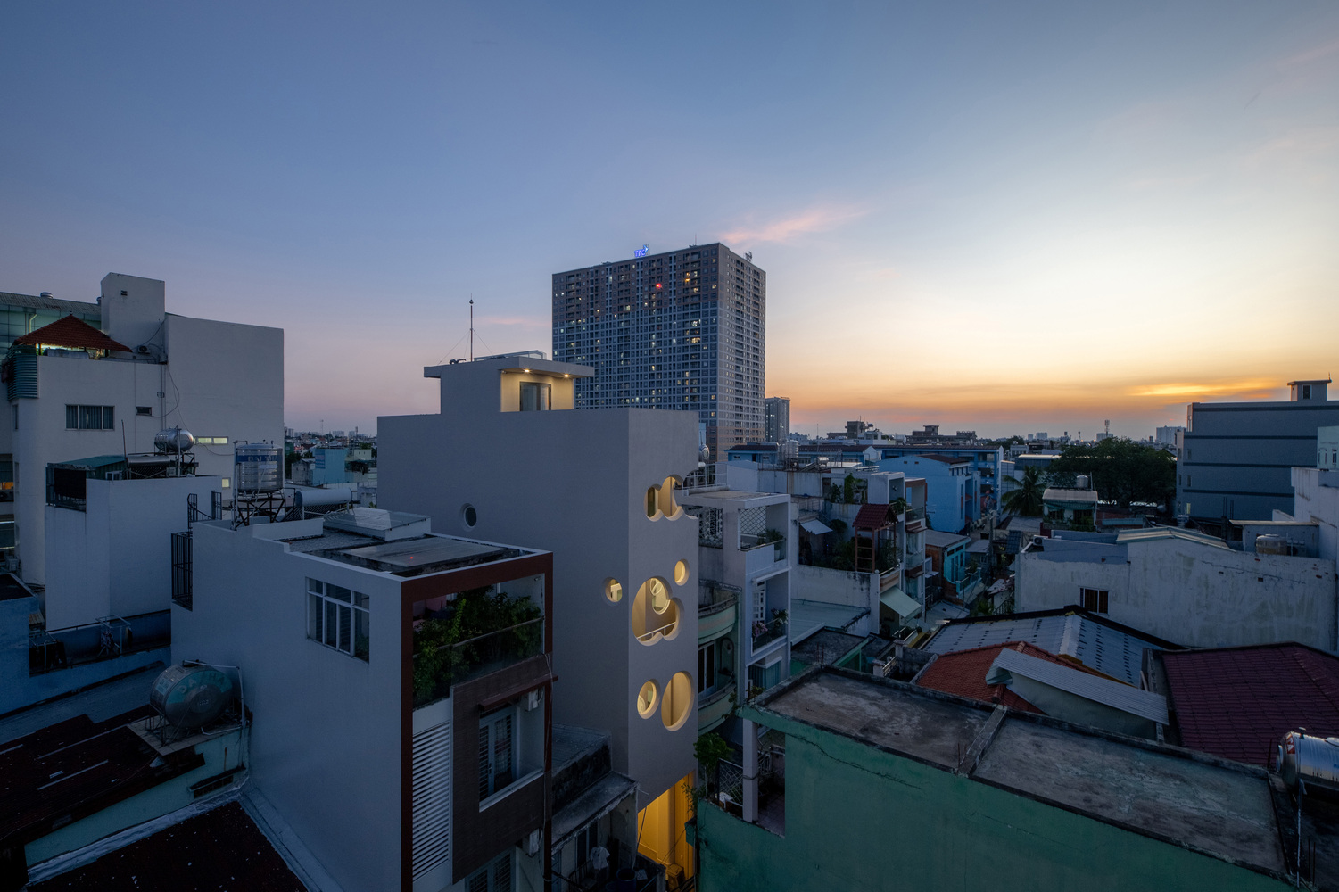 Cloud House/ROOM+ Design & Build