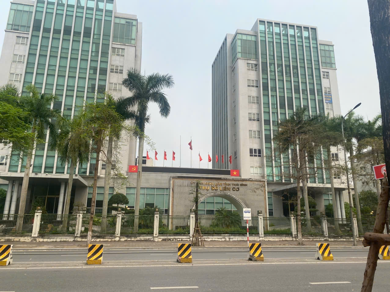 Tận dụng trụ sở cũ: Đừng để \\\