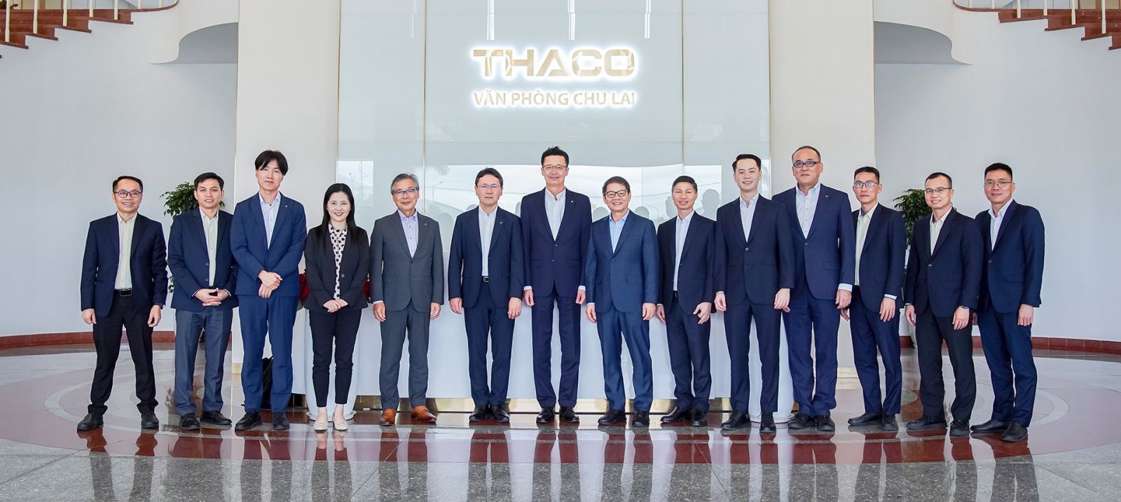 Lãnh đạo Tập đoàn Mazda thăm và làm việc tại THACO AUTO