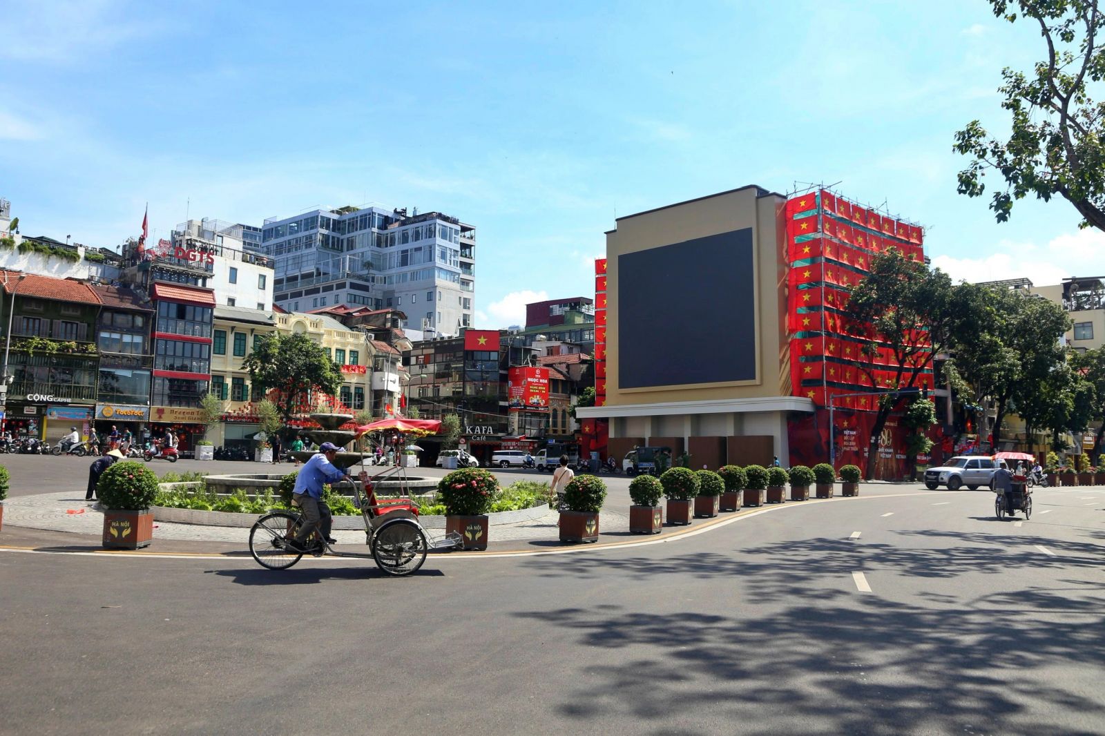 Quảng trường trong lòng “phố cũ”: từ \\\