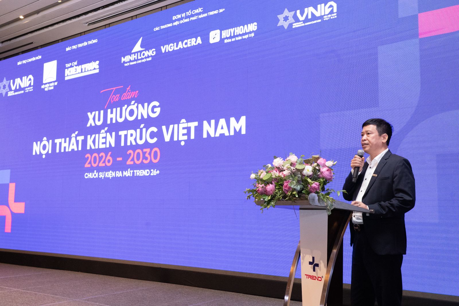 Ông Mai Xuân Đức - Tổng Giám đốc Công ty Cổ phần Kinh doanh Gạch ốp lát Viglacera phát biểu chào mừng tại buổi Tọa đàm.