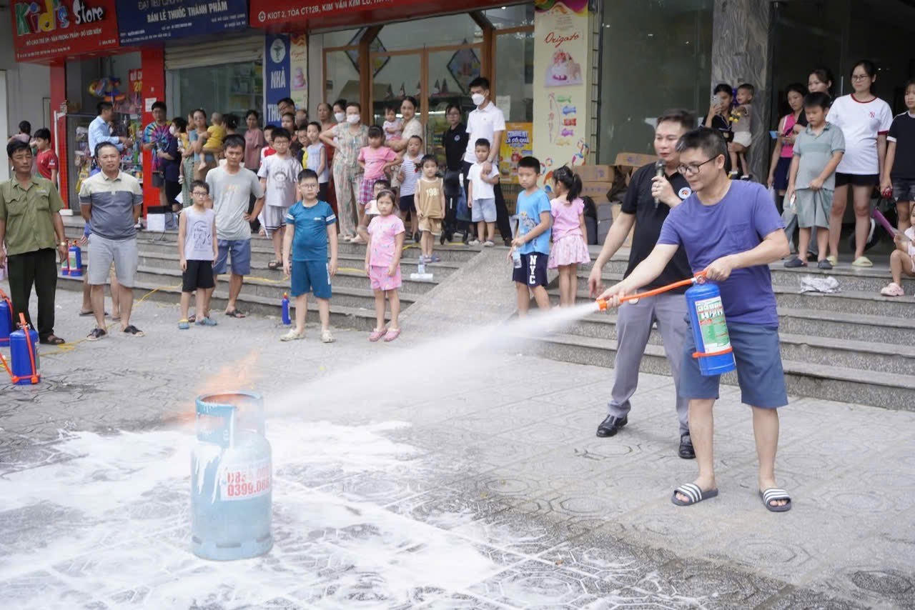 An Lộc phối hợp tuyên truyền PCCC cho cư dân Kim Văn, Kim Lũ