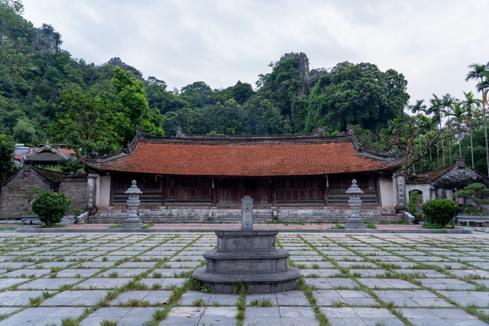 Chùa thầy 