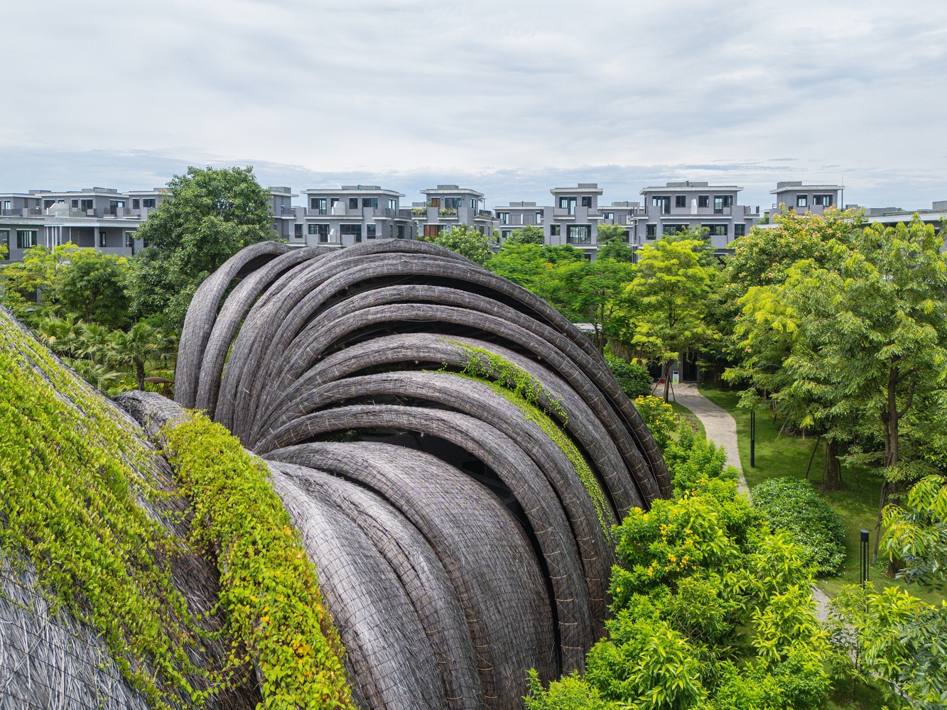 Câu lạc bộ Vườn Guột/Ho Khue Architects