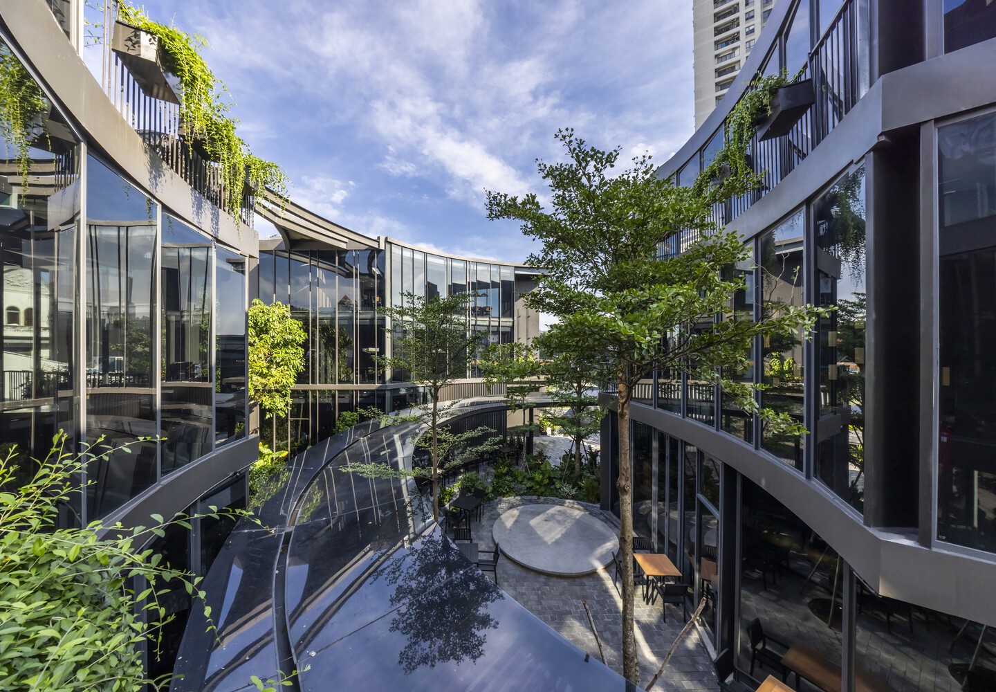 Urban Sparkle for Hokkaido Sachi Thảo Điền/Takashi Niwa Architects