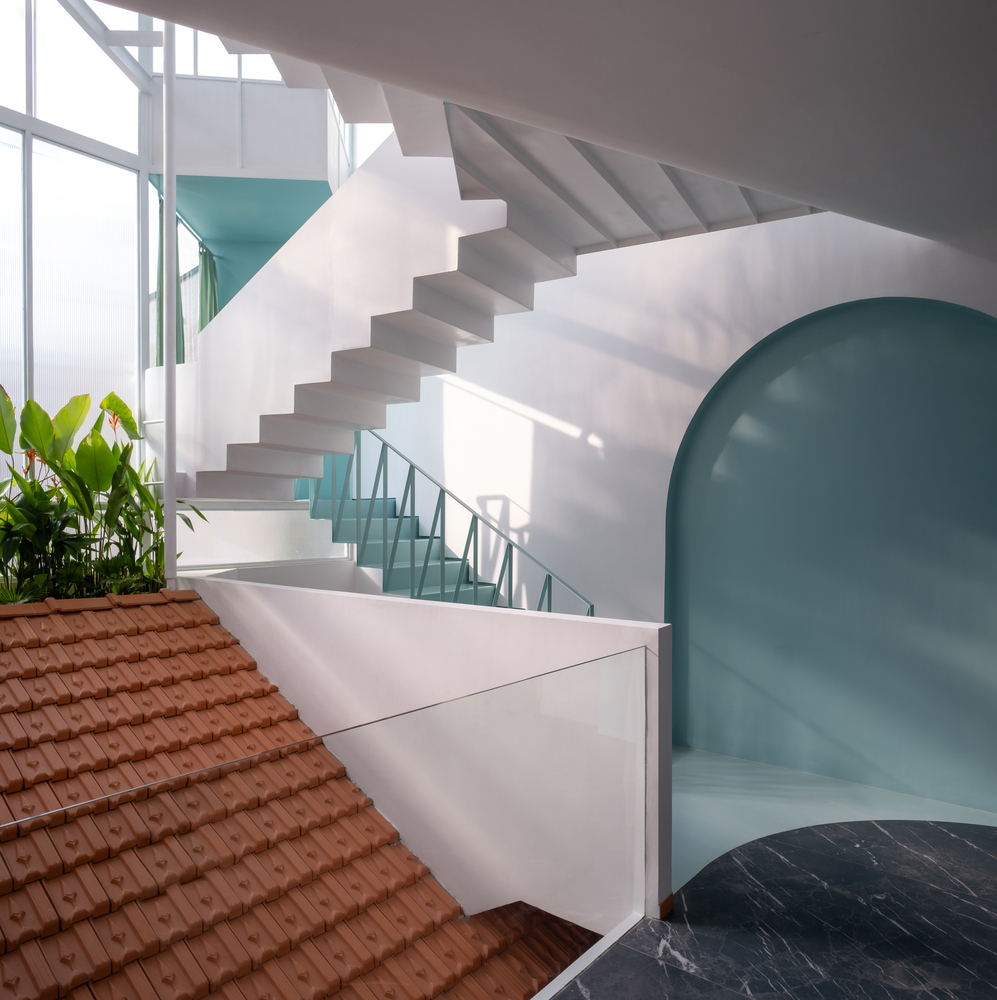 Nhà quanh sân / AD+studio