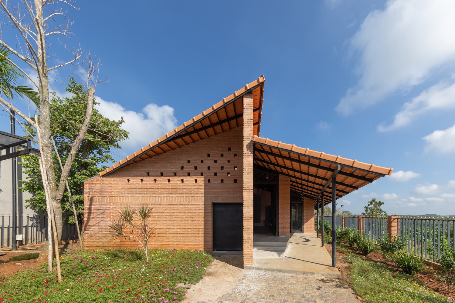 Nhà Xuân Tây / G+ Architects
