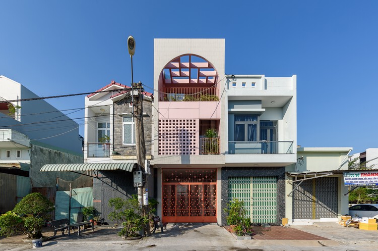Tomi House/The Studio