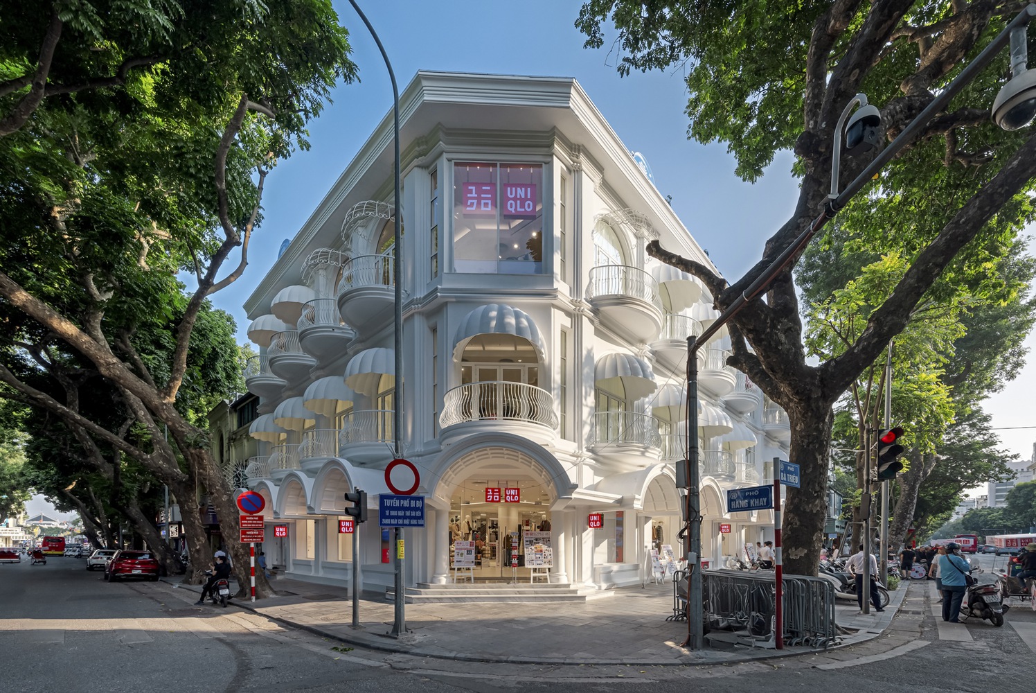 Cửa hàng Flagship Uniqlo Hanoi/RED DESIGN GROUP - VIETNAM