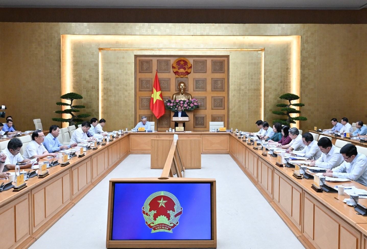 Thủ tướng Phạm Minh Chính chủ trì cuộc họp sơ kết 1 tháng vận hành chính quyền địa phương hai cấp. Ảnh: Trần Hải.