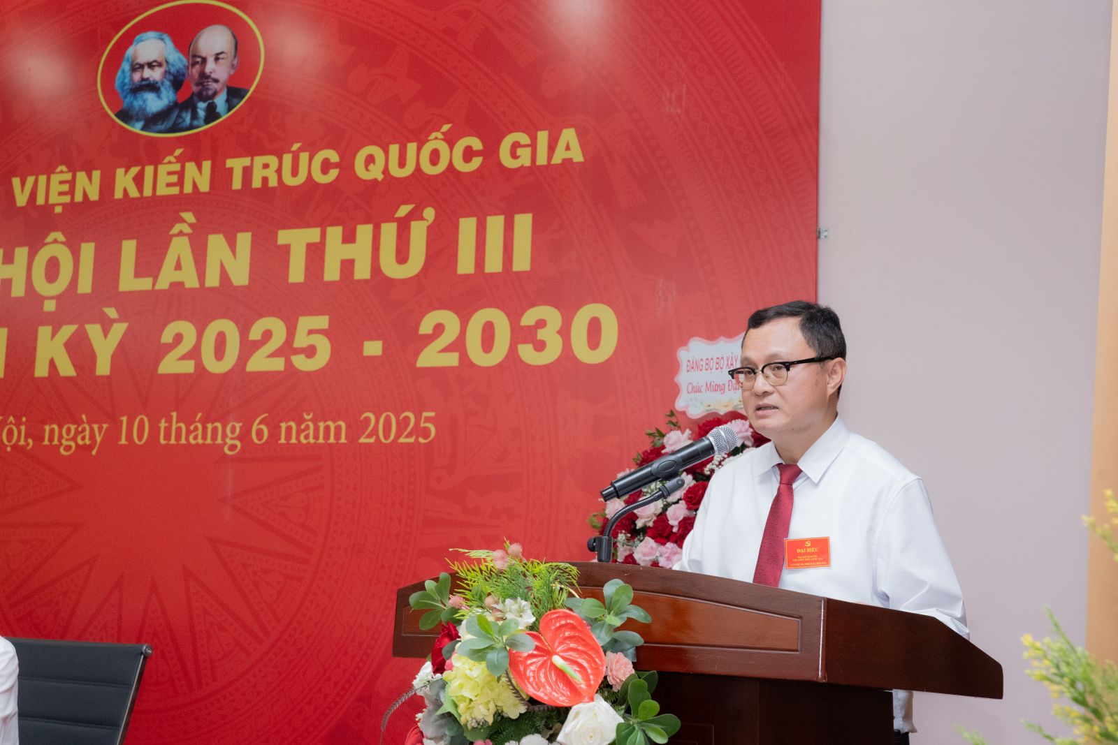 Đồng chí Hồ Chí Quang - Bí thư Đảng ủy, Viện trưởng Viện Kiến trúc Quốc gia phát biểu khai mạc Đại hội.
